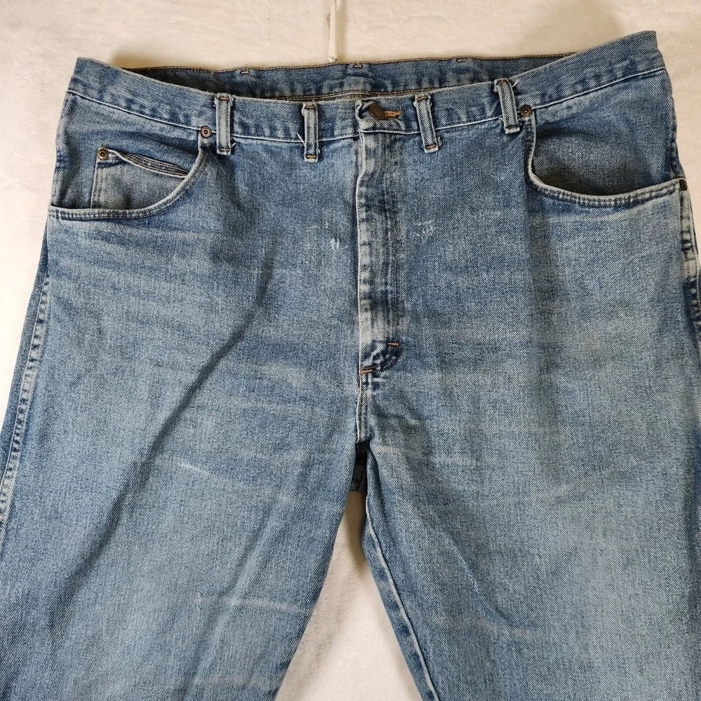 Vtg Wrangler Rugged Wear Jeans 46x30 Light Wash‎ Distressed Faded USA Workwear